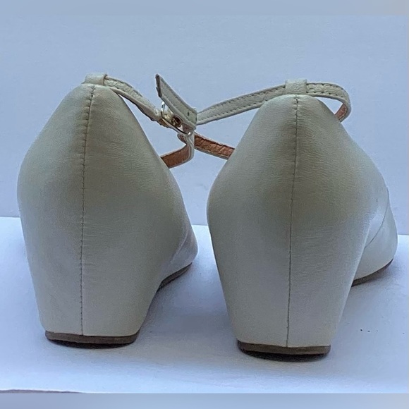 Aldo White Leather Bracelet shoes with wedge heel. Size 10 - Picture 5 of 8